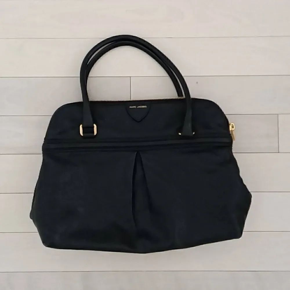 Marc Jacobs Women's Leather Gold-tone Hardware Shoulder Bag Black